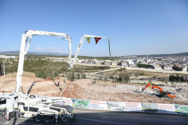 Piriştina; “Sözümüzü tutmanın gururunu yaşıyoruz”