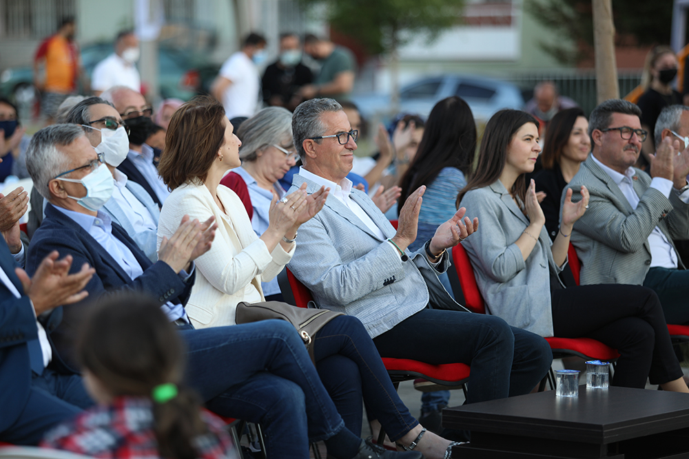 Gaziemir Belediyesi’nden sanata ve sanatçıya tam destek