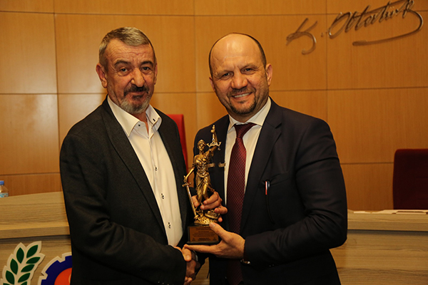 Başkan Şenol; “Bu onur bana yeter!”