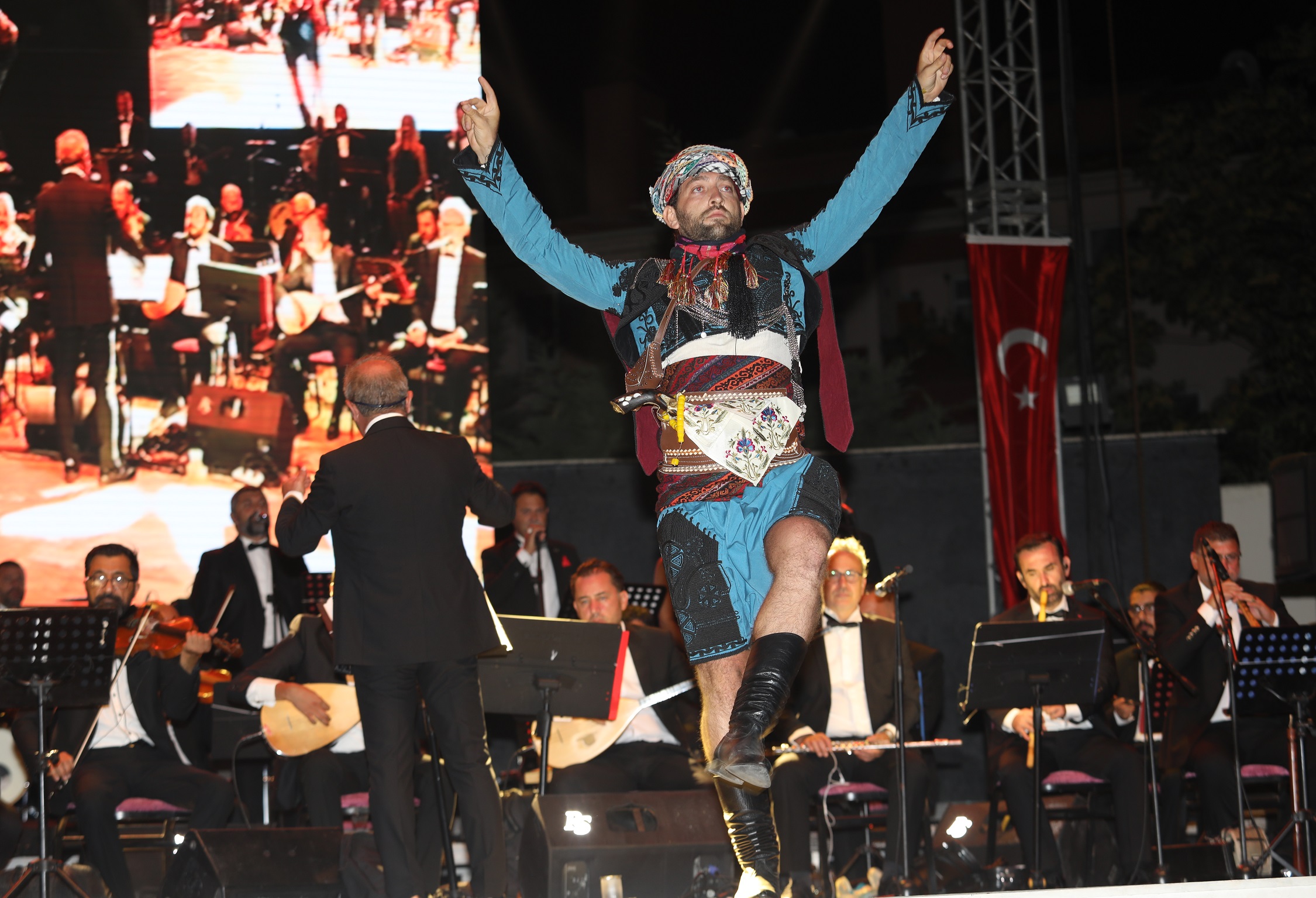 Gaziemir’de 99. gurur yılına yakışır kutlama