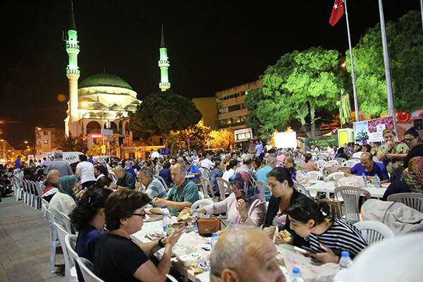 Gaziemir’de ilk sokak sahuru