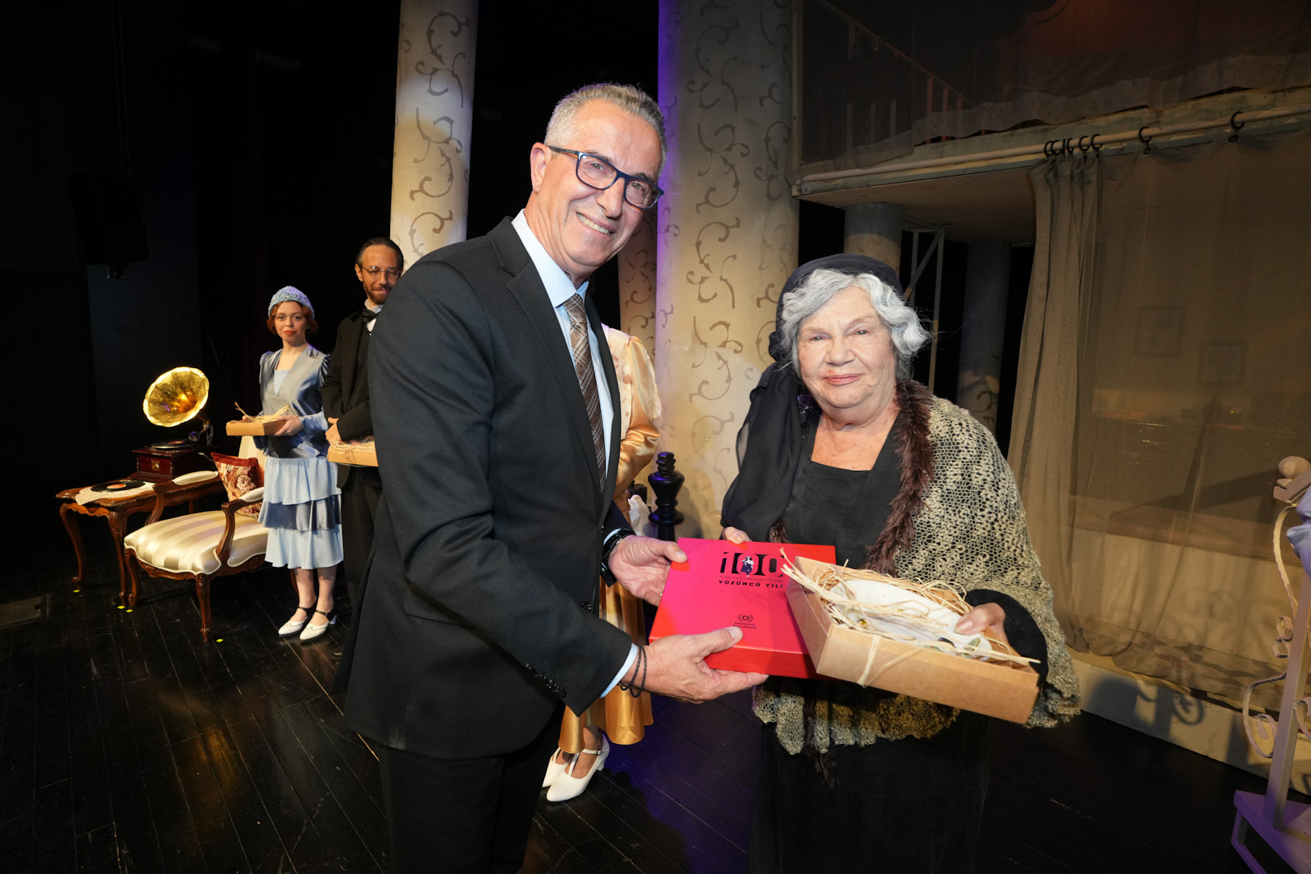 Gaziemir’de sezon “Veda” oyunuyla açıldı