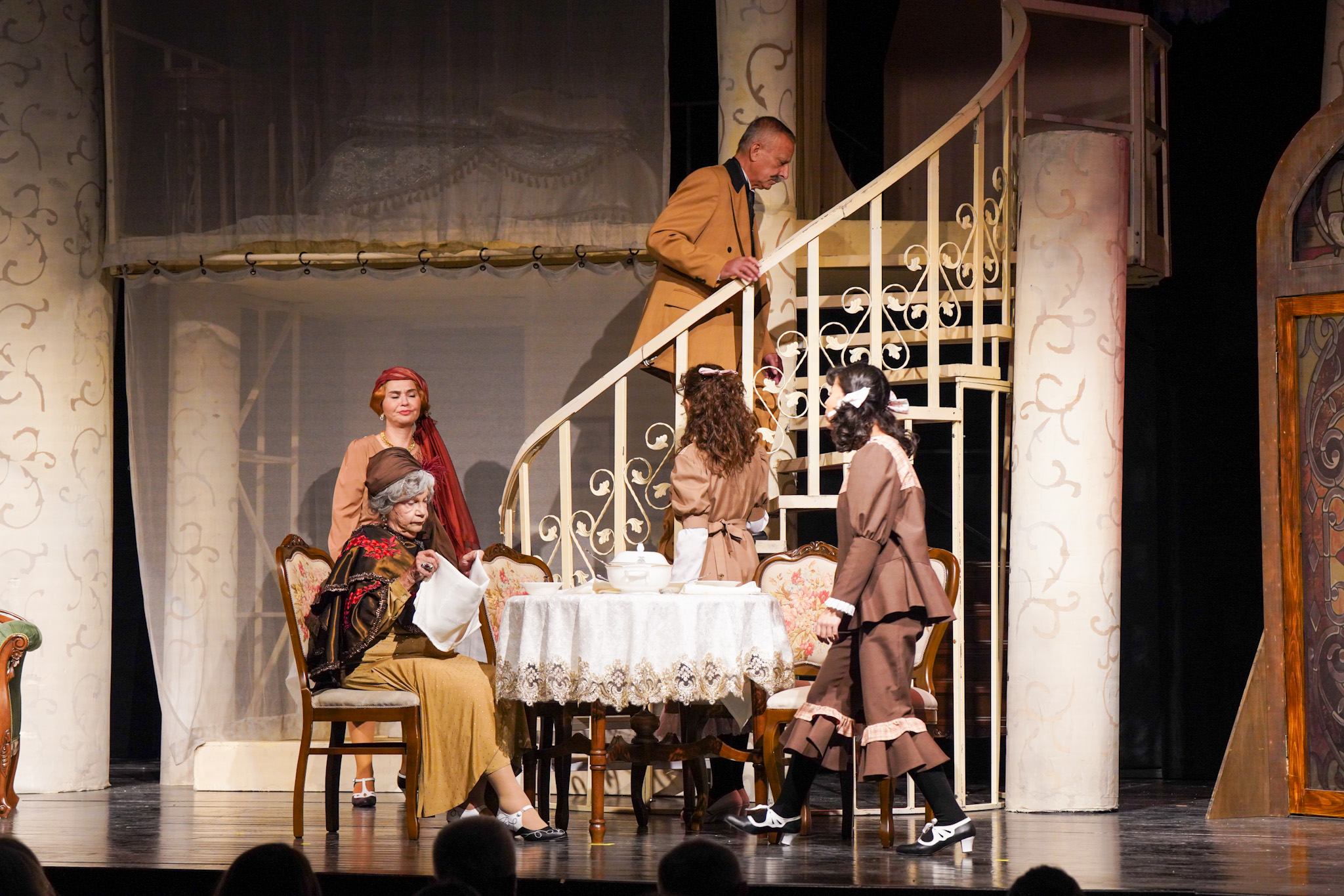 Gaziemir’de sezon “Veda” oyunuyla açıldı