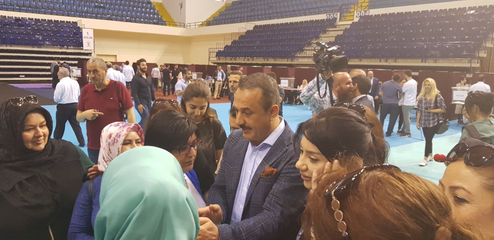 AK Parti İzmir'de temayül günü