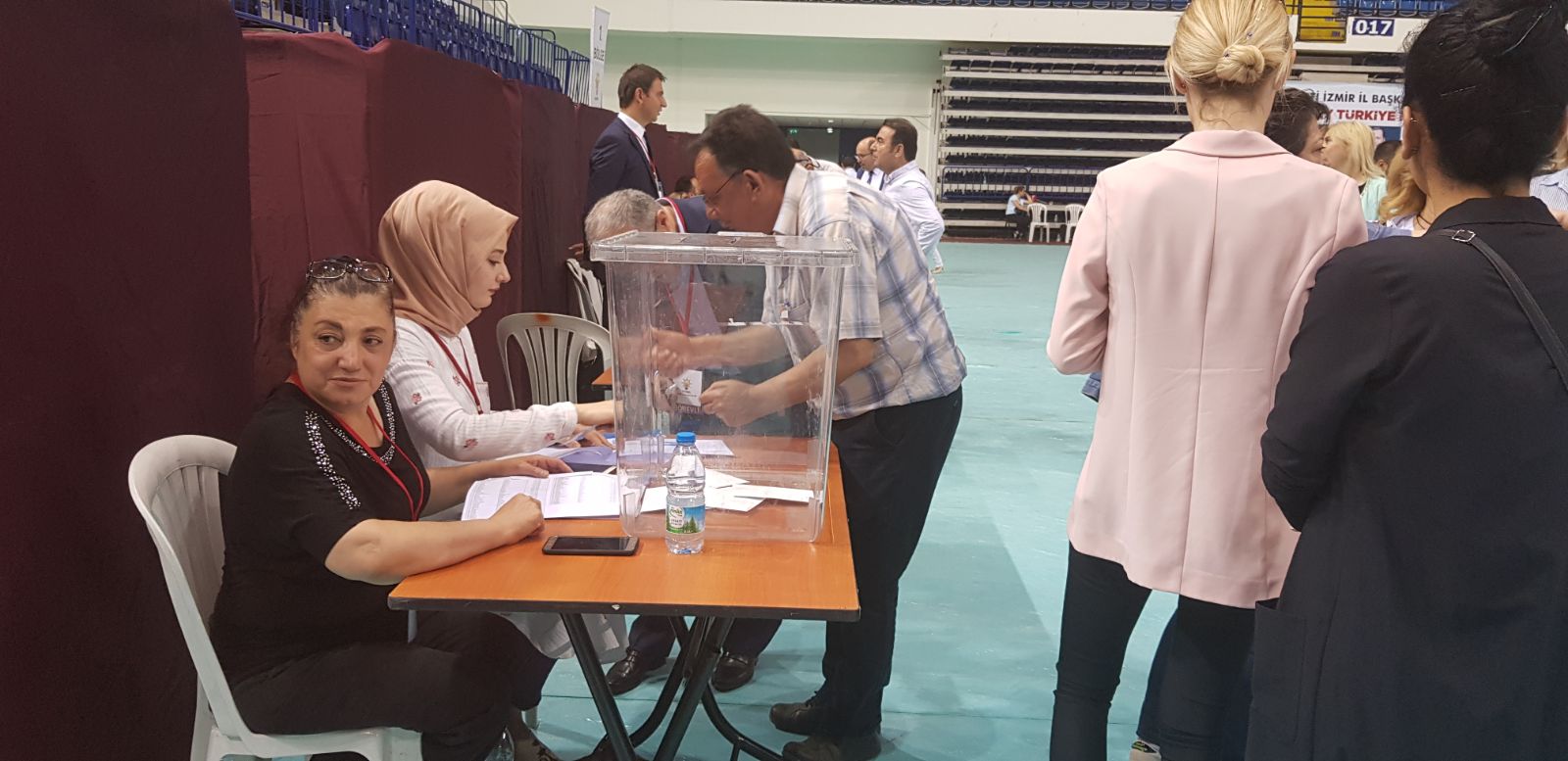 AK Parti İzmir'de temayül günü