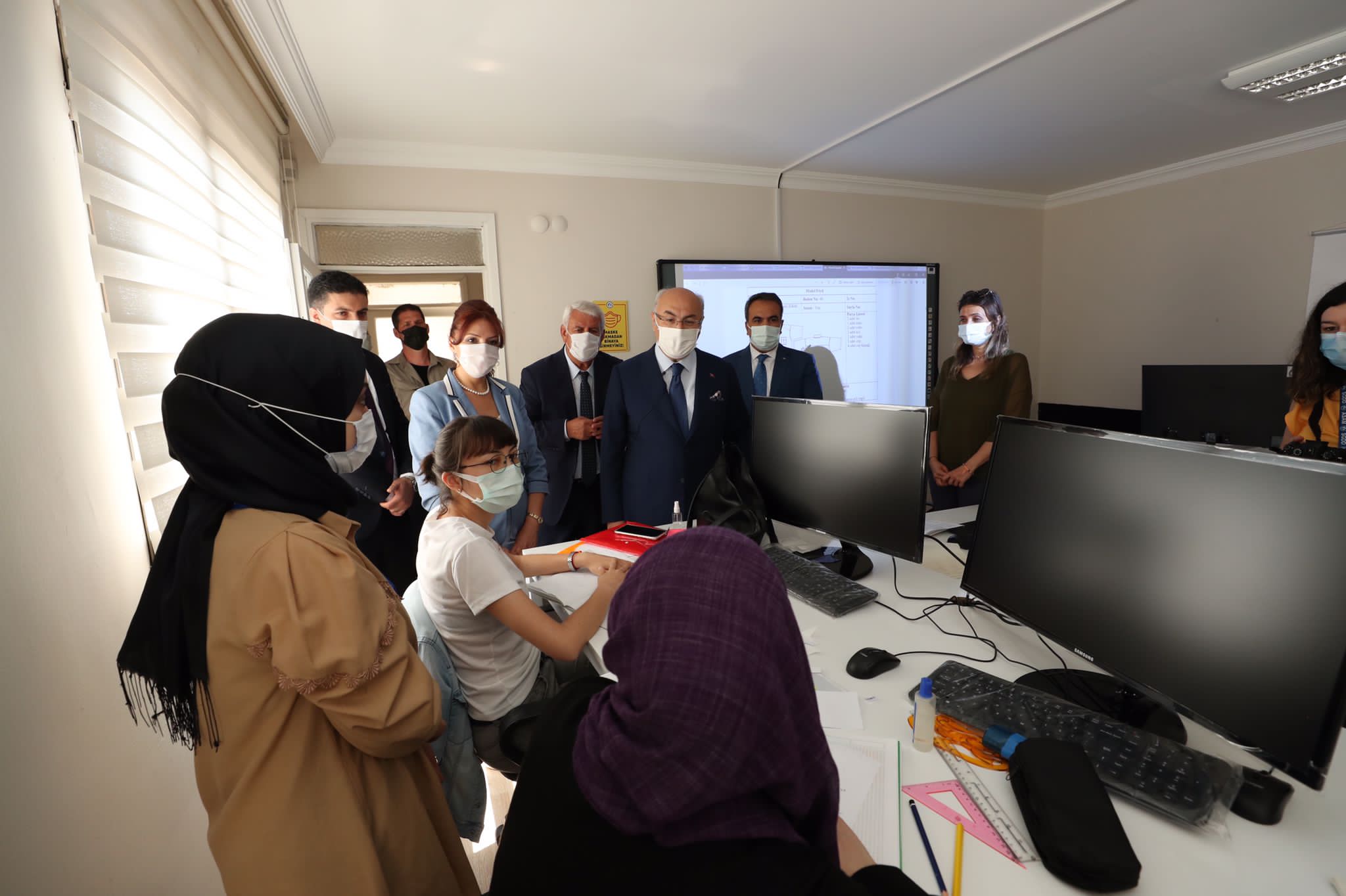 Vali Köşger’den kurs ziyareti