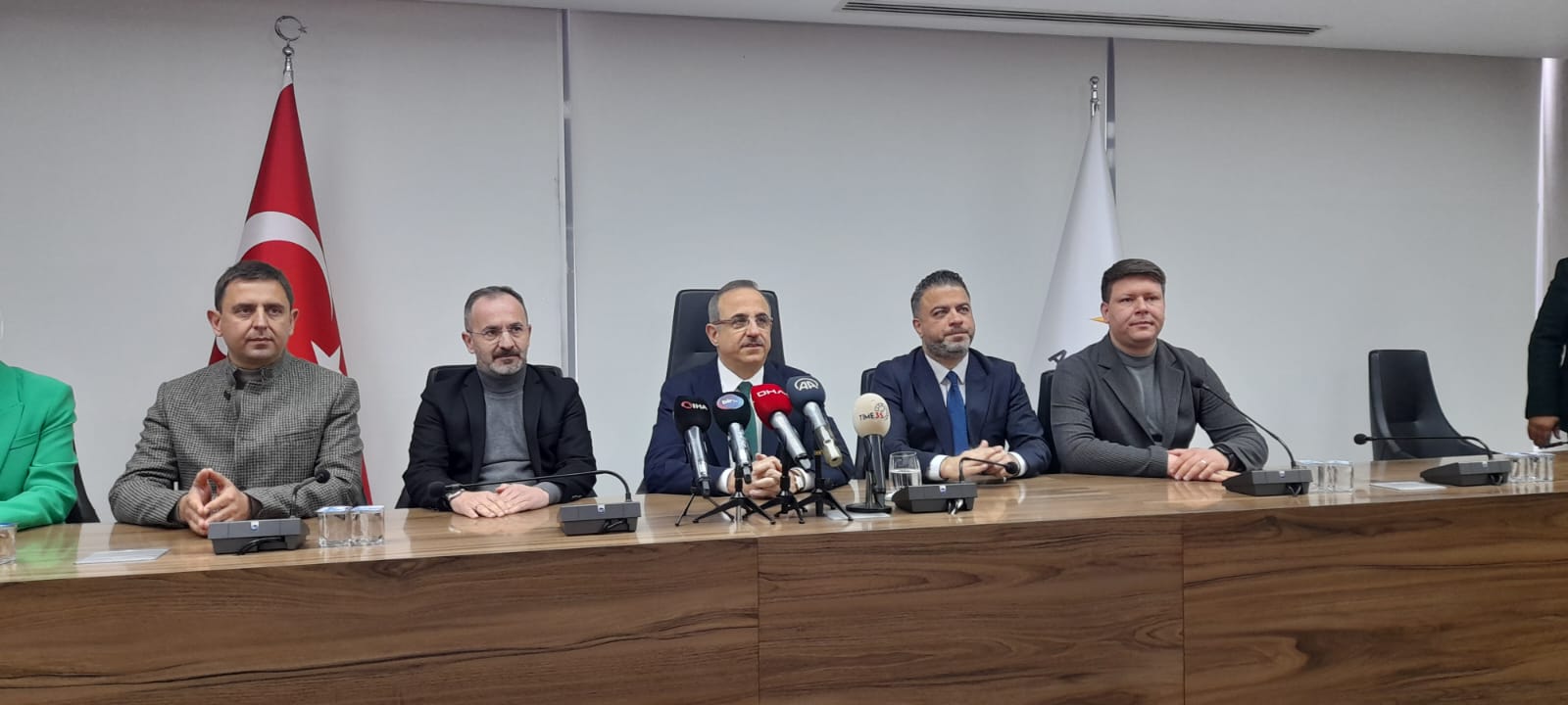 AK Parti İzmir’de bir dönemin sonu: Sürekli’den adaylık istifası!