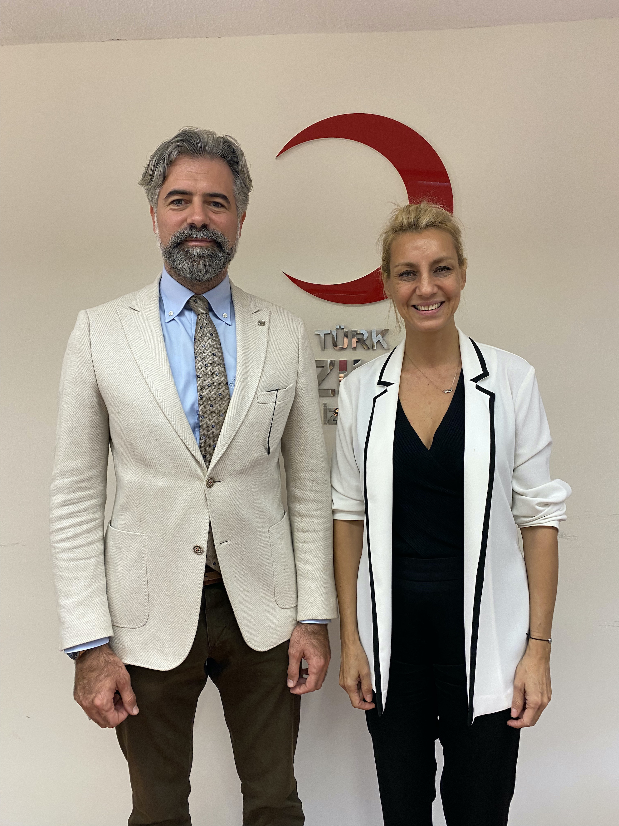 Türk Kızılay İzmir Şubesi’ne kadın eli değecek