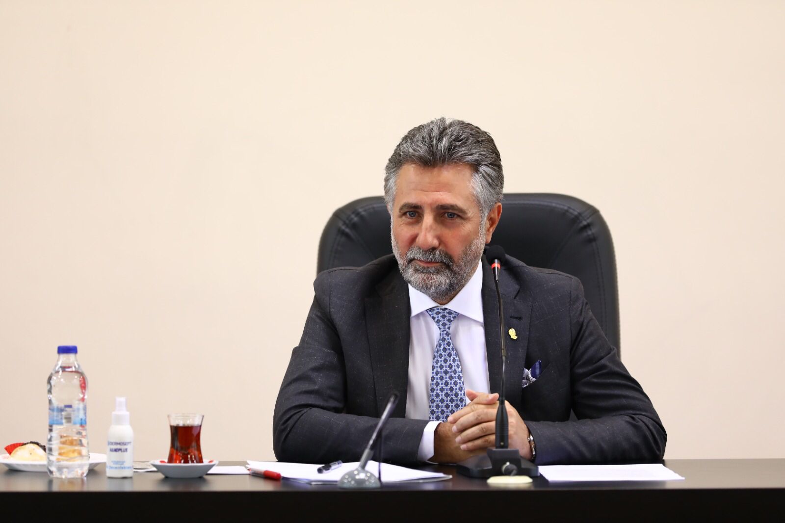 SANDAL, KENTSEL DÖNÜŞÜM SÜRECİNDE MÜTEAHHİTLERLE BULUŞTU. BAŞKAN SANDAL, "GELİN BU YARAYI EL BİRLİĞİYLE SARALIM"