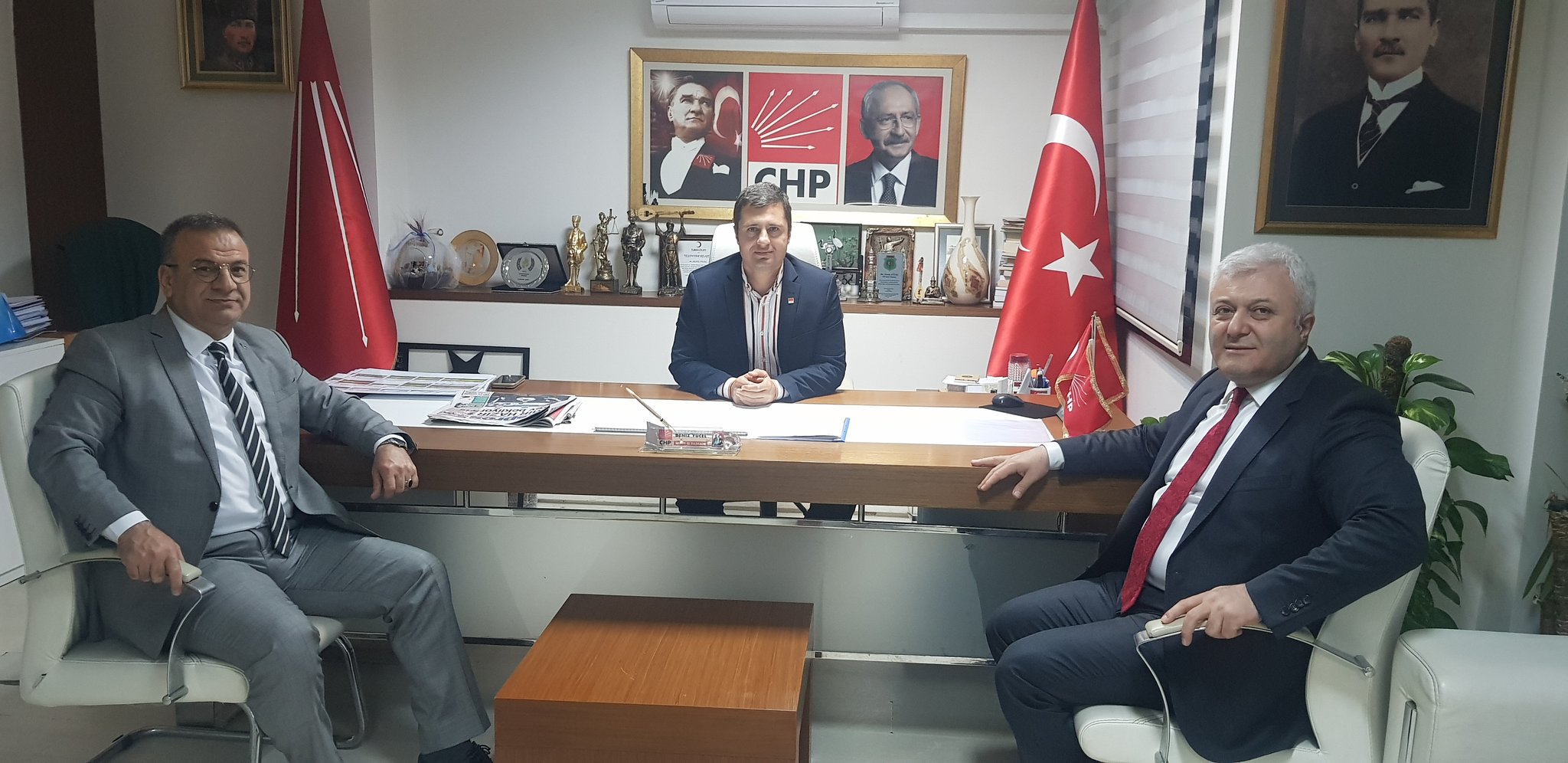 Özkan'dan İzmir il örgütüne tebrik ziyareti