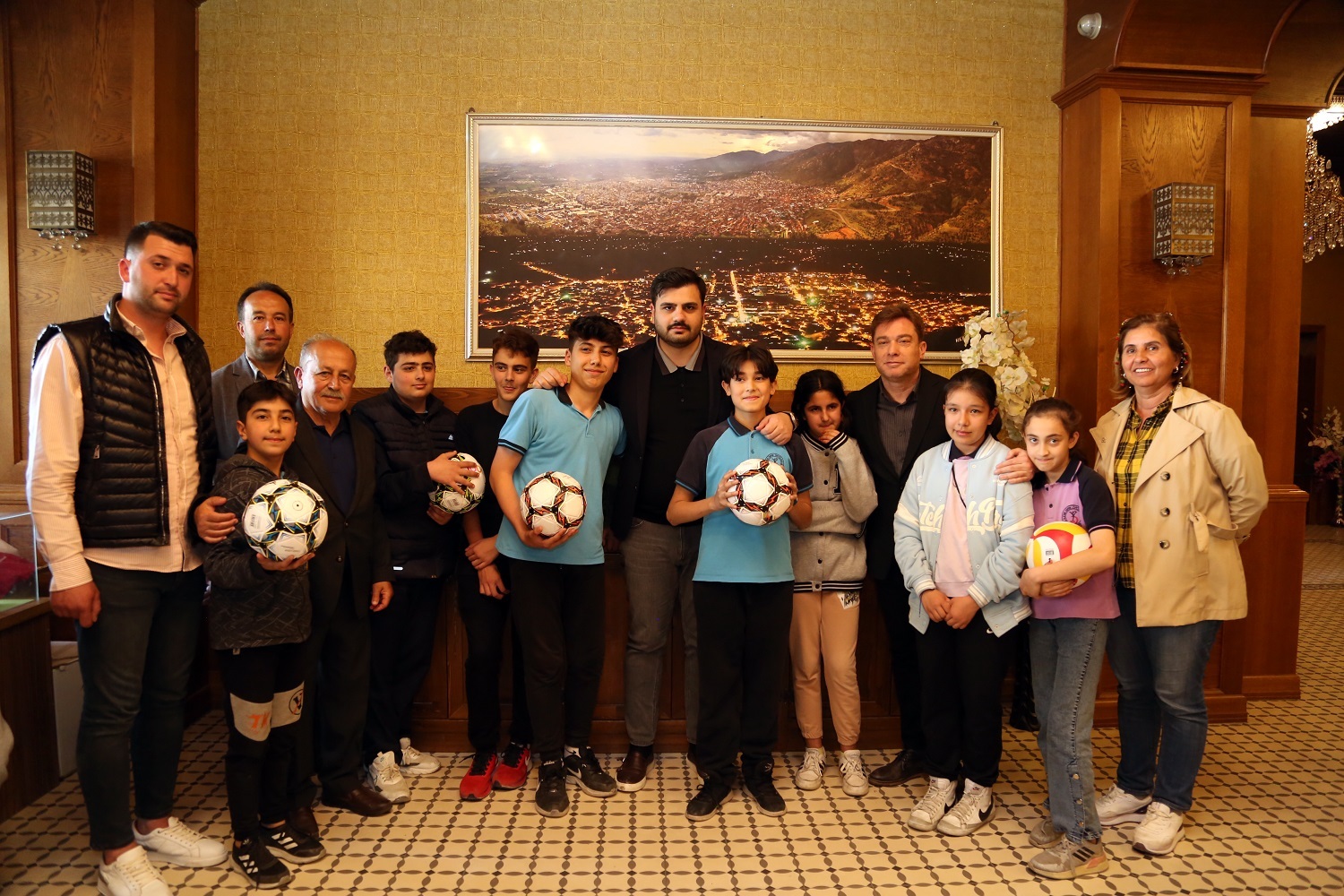 AK Partili İnan’dan, ‘Muhtarlar Buluşması’nda CHP’li Büyükşehir ve Ödemiş Belediyesi’ne eleştiri