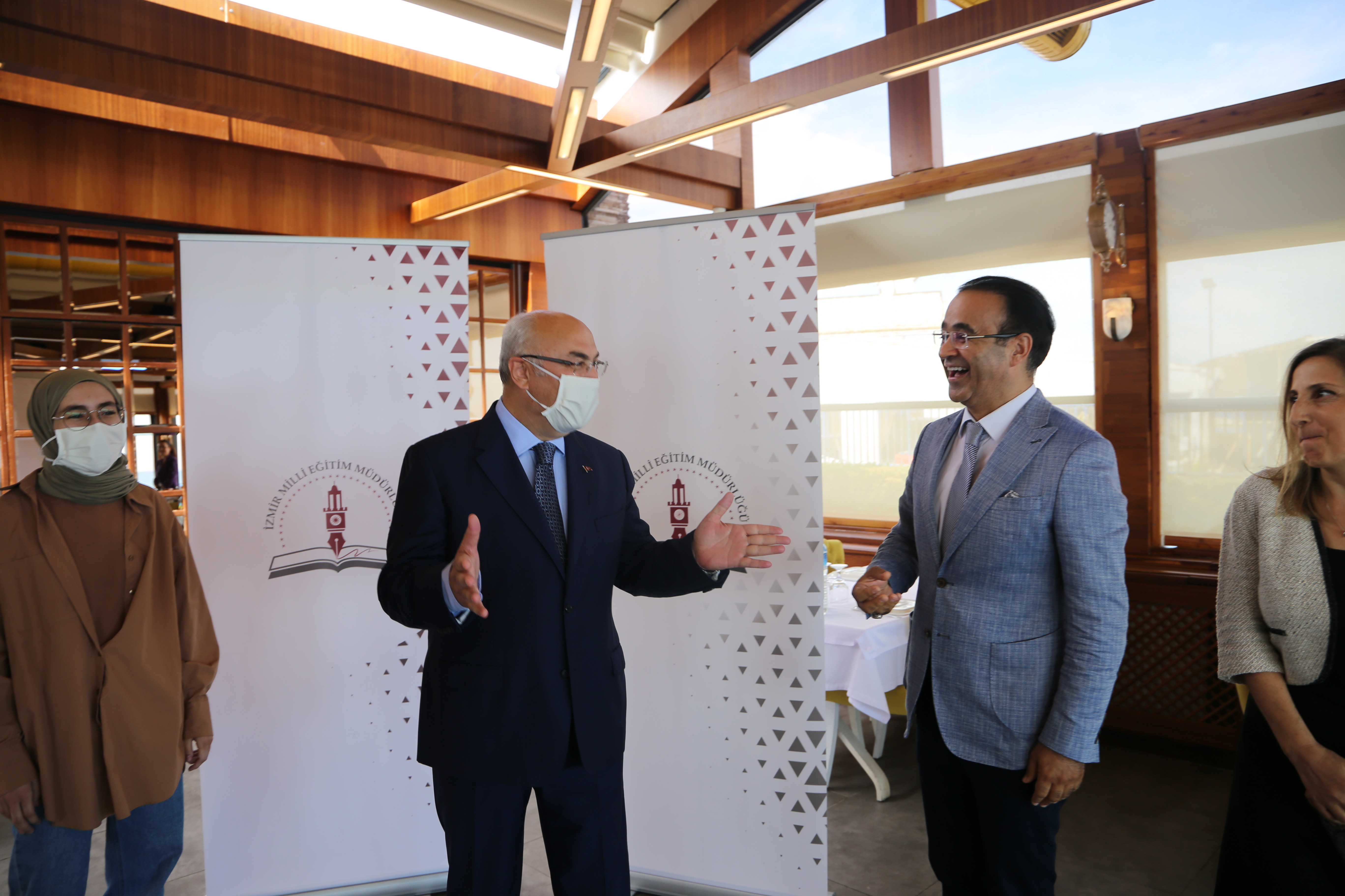 İzmir Valisi Köşger'in kızı TÜBİTAK yarışmasında Türkiye birincisi oldu