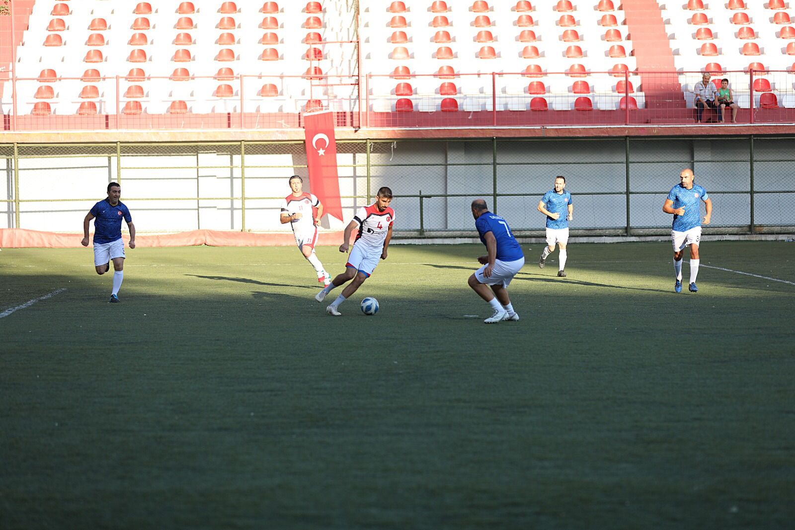 BAYRAKLI'DA BAŞKANLIK FUTBOL TURNUVASI HEYECANI
