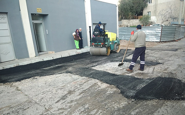 Salgın süresince Bayraklı’da 9 mahalleye 143 ton asfalt