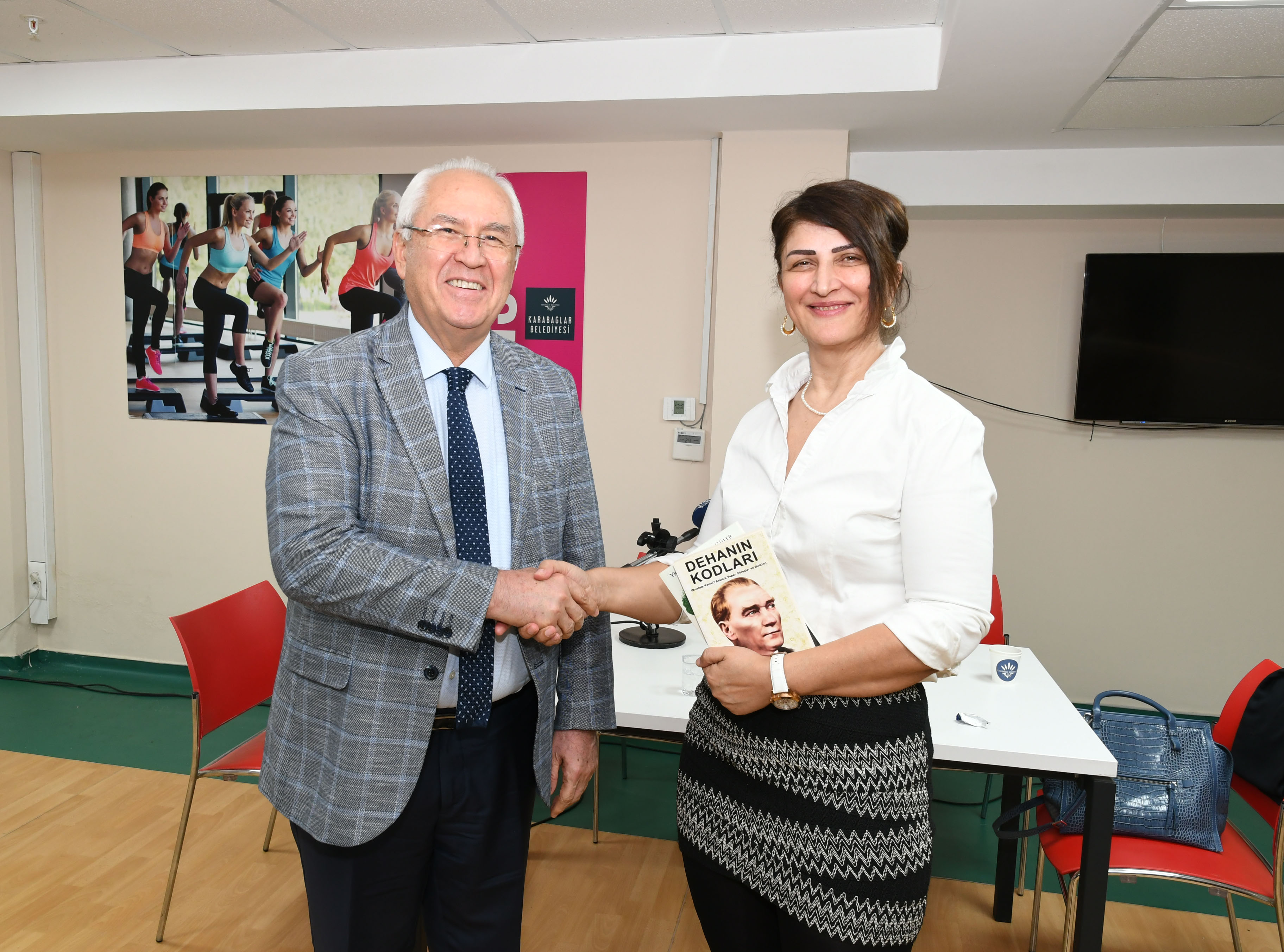 Atatürk Yükseköğrenim Kız Öğrenci Yurdu'nda keyifli söyleşi