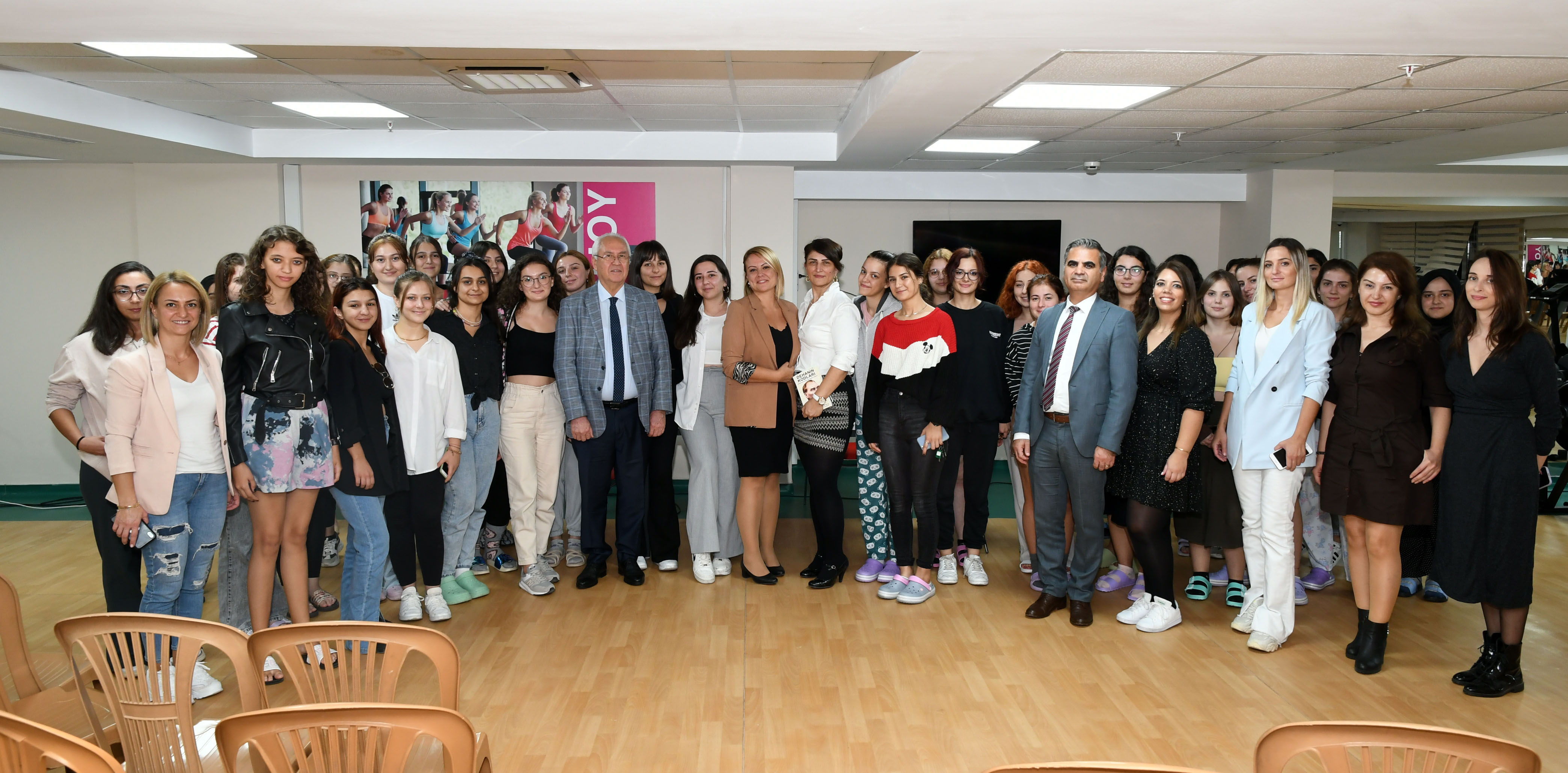 Atatürk Yükseköğrenim Kız Öğrenci Yurdu'nda keyifli söyleşi