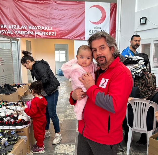 Kızılay Bayraklı Şube Başkanı Köroğlu; “İki bin kırk beş aileyi giydirdik”