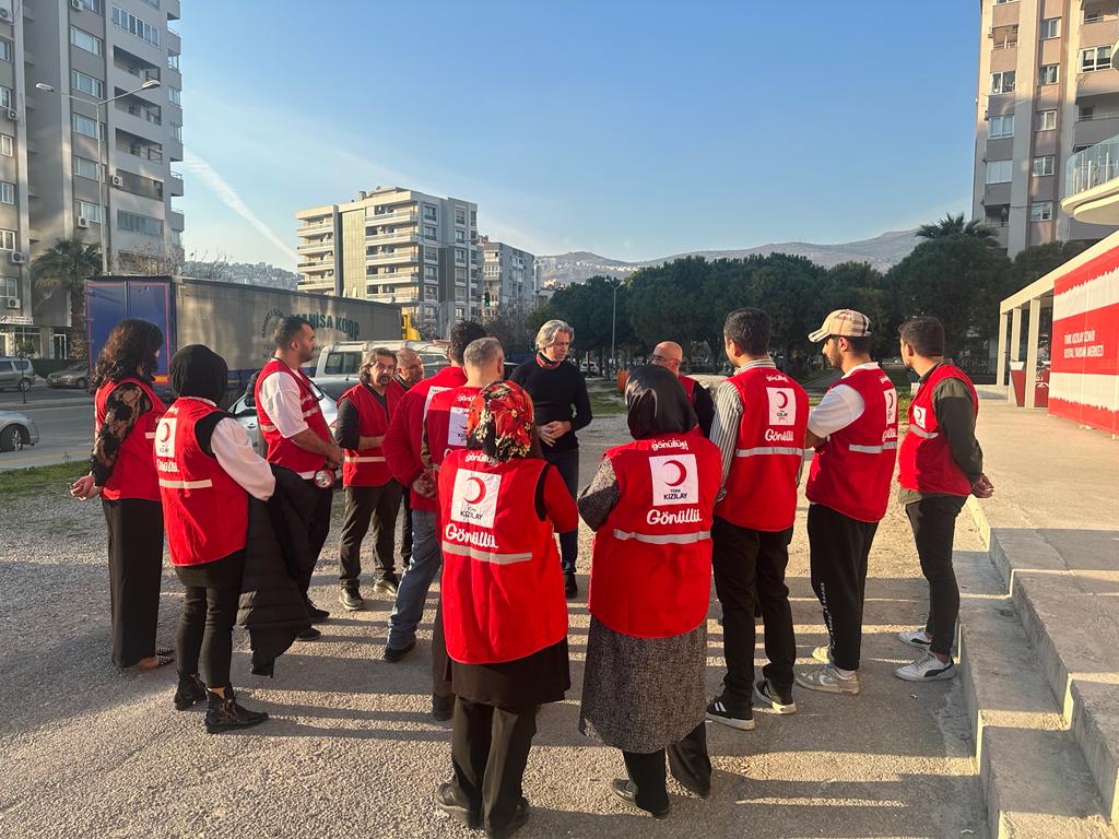 Kızılay Bayraklı Şube Başkanı Köroğlu; “İki bin kırk beş aileyi giydirdik”