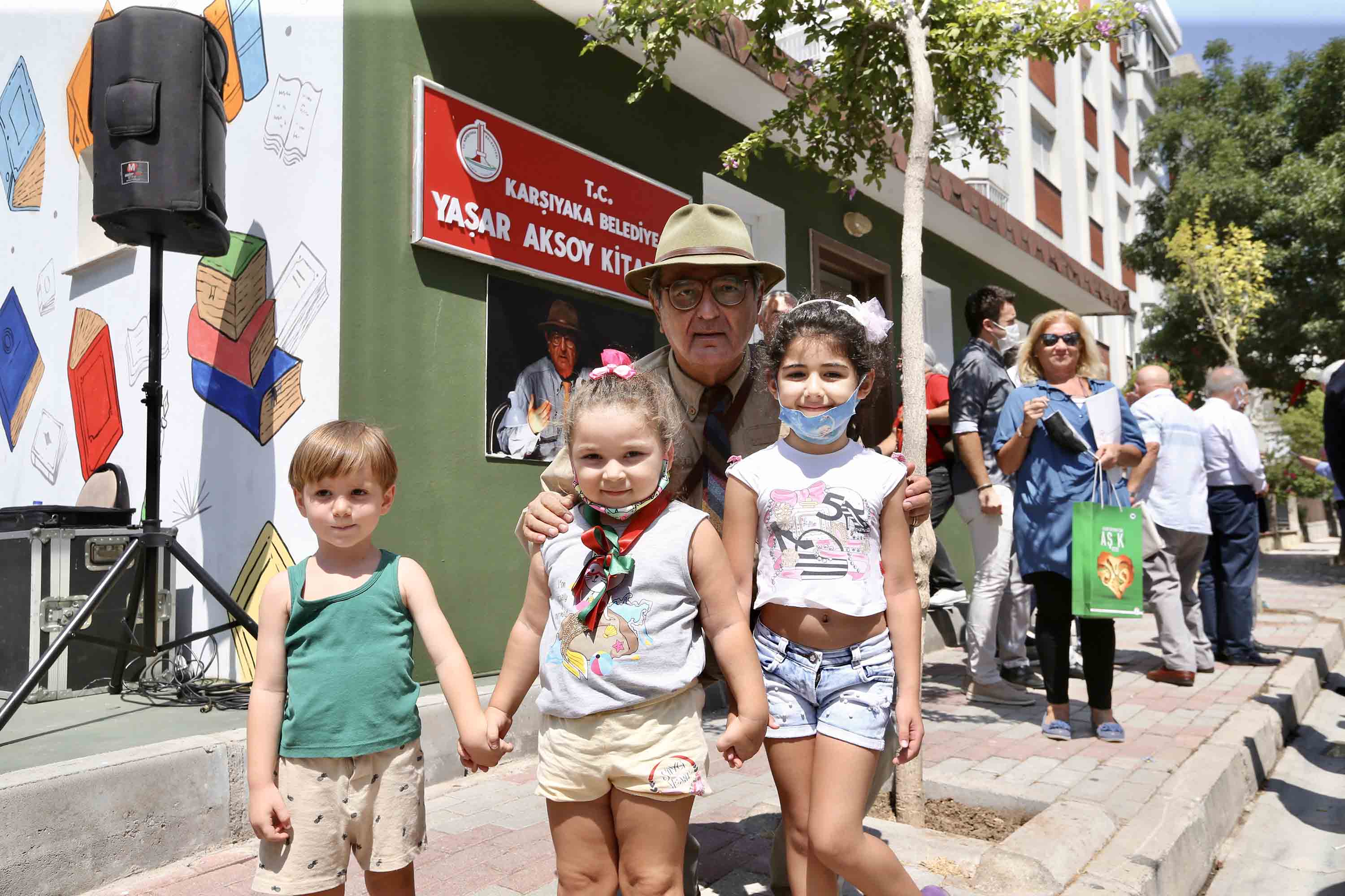 Karşıyaka'ya Yaşar Aksoy Kitaplığı