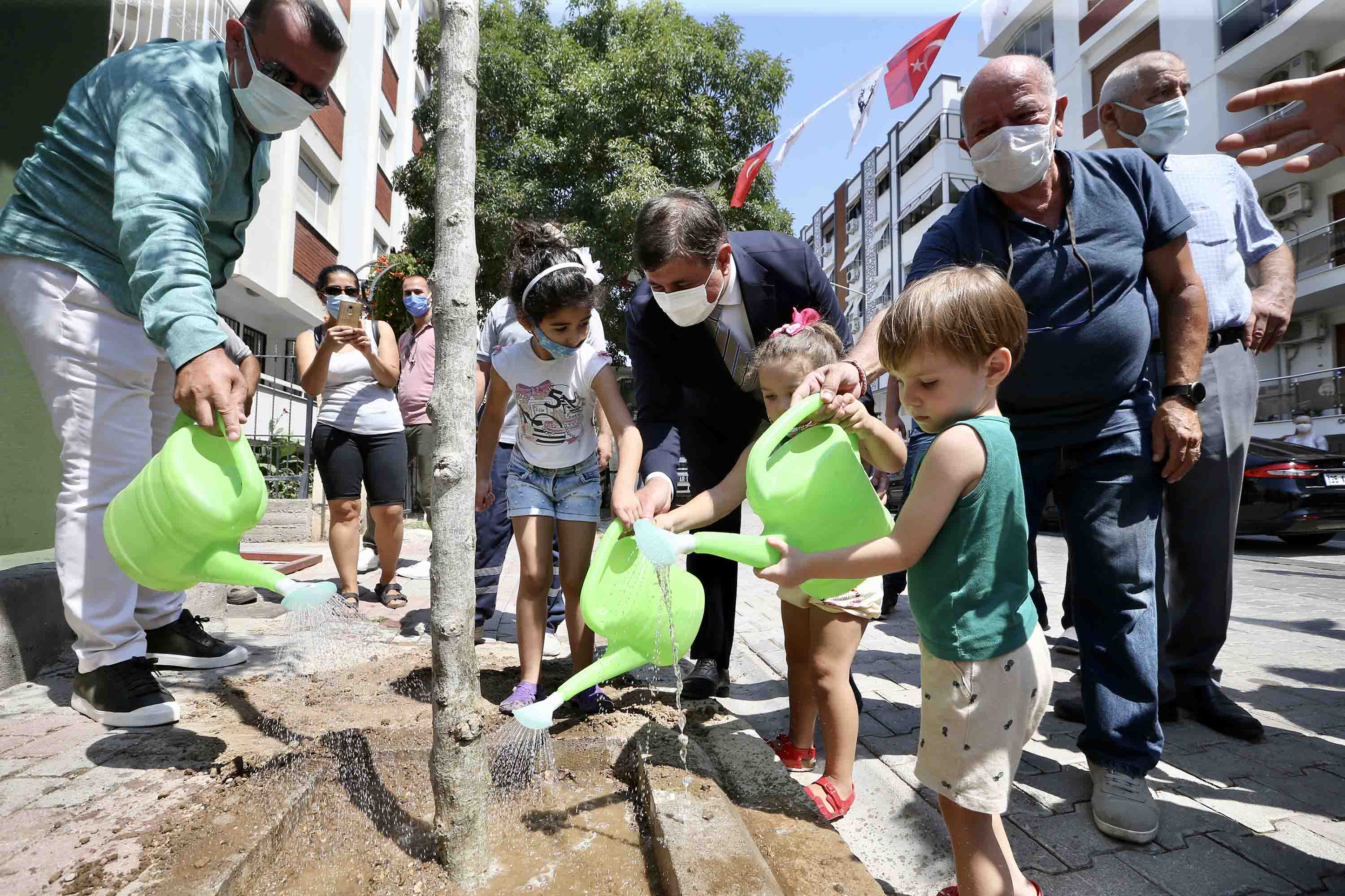 Karşıyaka'ya Yaşar Aksoy Kitaplığı