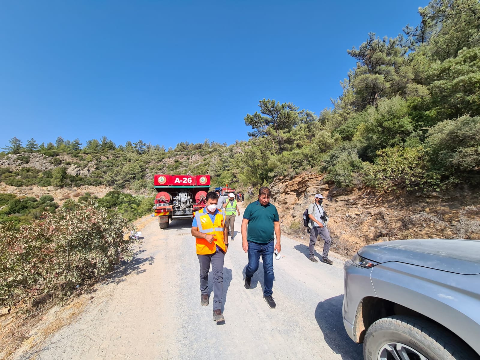 Karşıyaka Belediyesi dayanışma için yangın bölgesinde