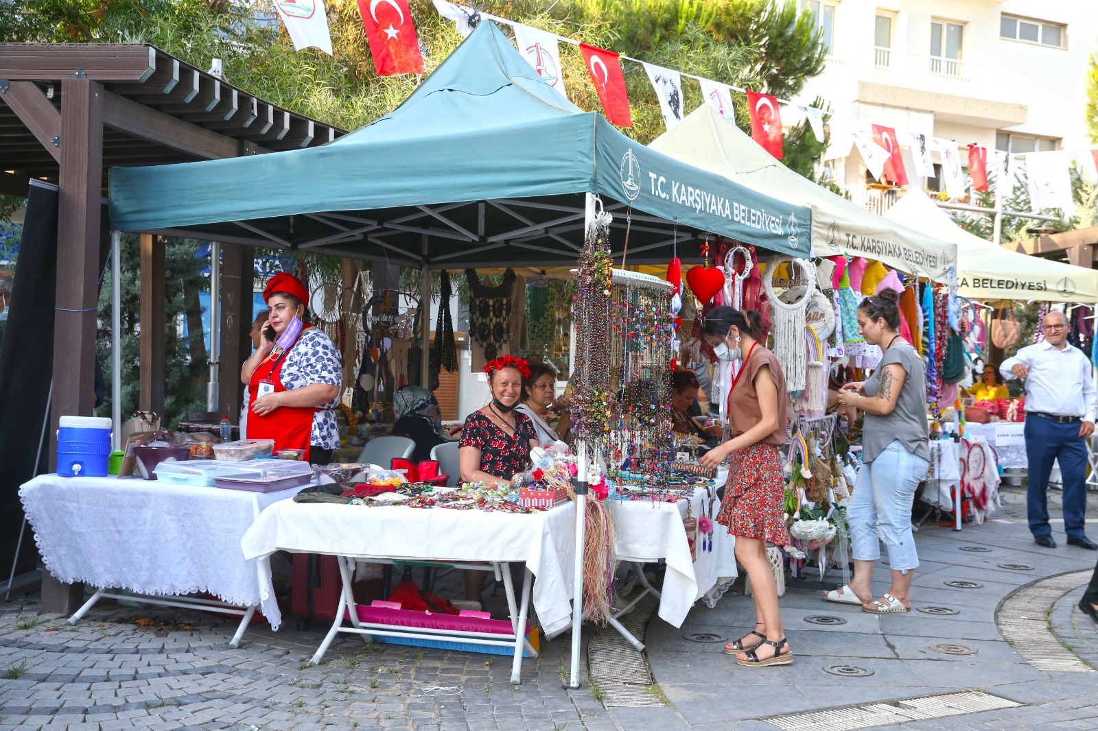 “Sen de Gel” coşkusu, iki mahalleyi sardı