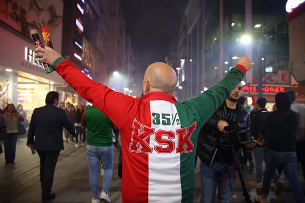 Yer, gök yeşil kırmızı