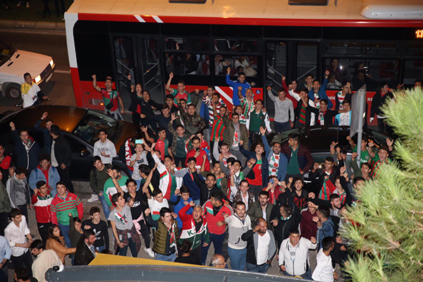 Yer, gök yeşil kırmızı