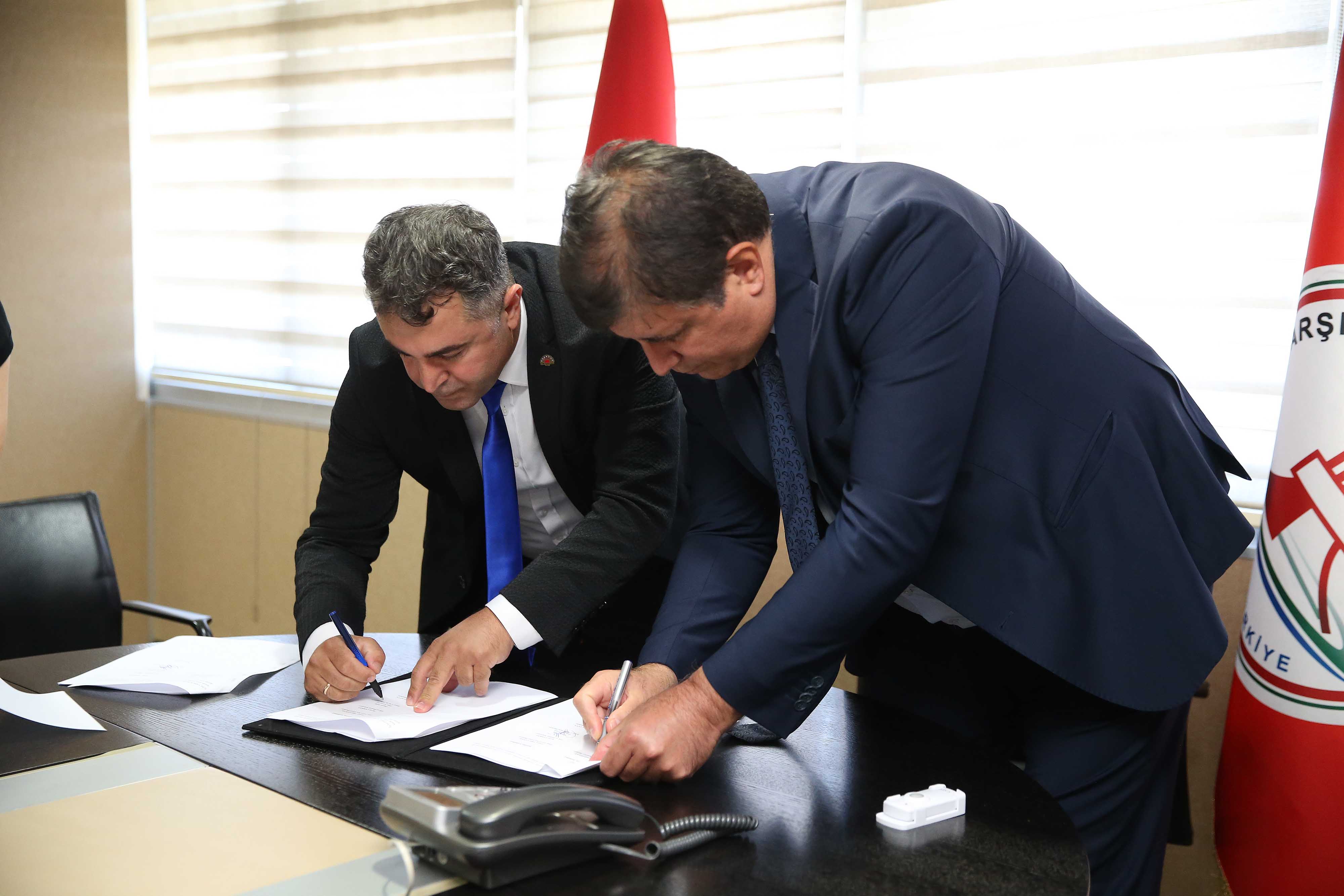 Karşıyaka’da memurları sevindiren sözleşme