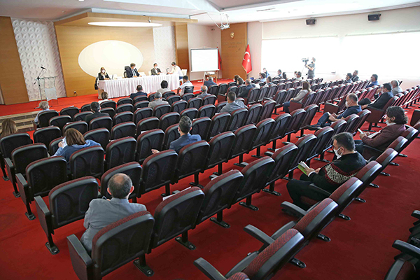 Karşıyaka’da pazar yerlerine özel müdürlük