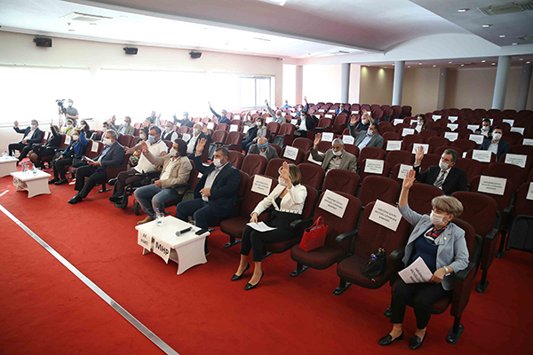 Karşıyaka’da pazar yerlerine özel müdürlük