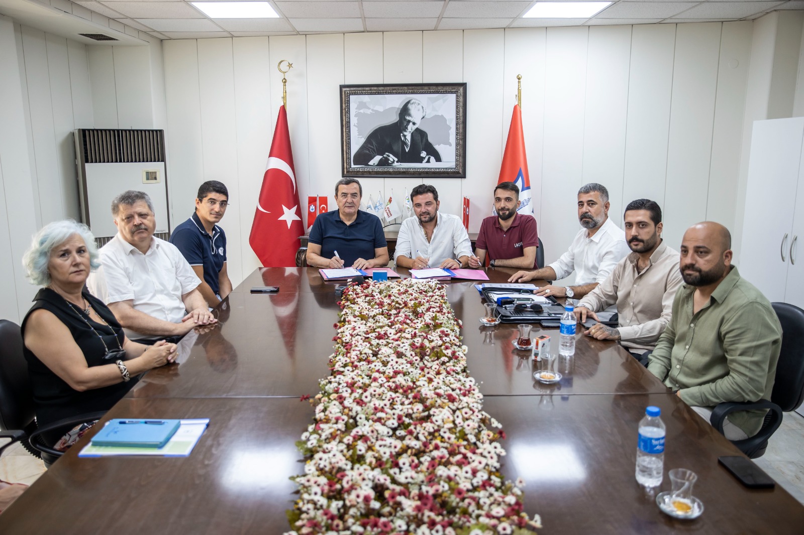 Konak’ta imzalar sokak emekçileri için atıldı