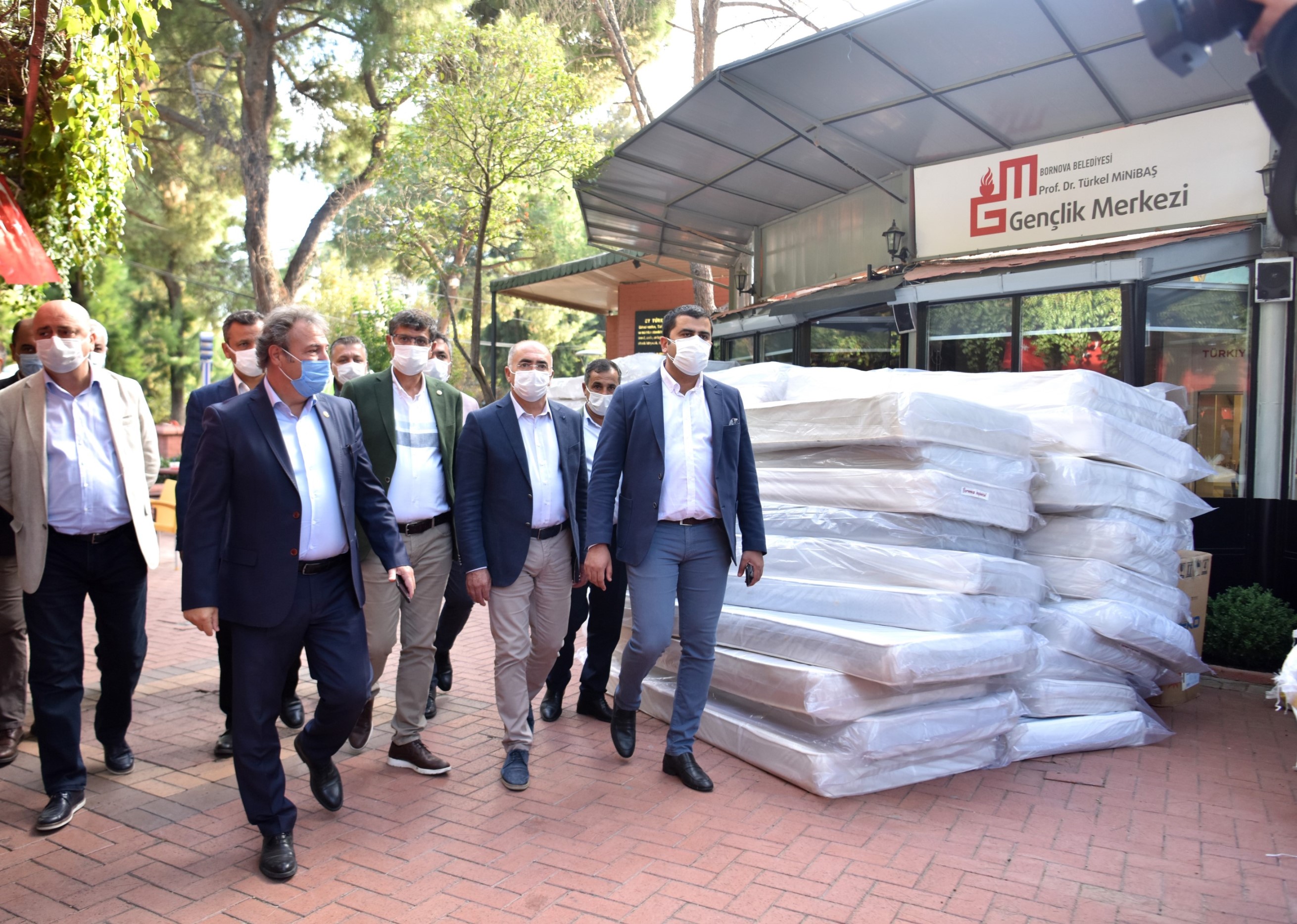 Dünya’nın yardımı Bornova’da toplandı