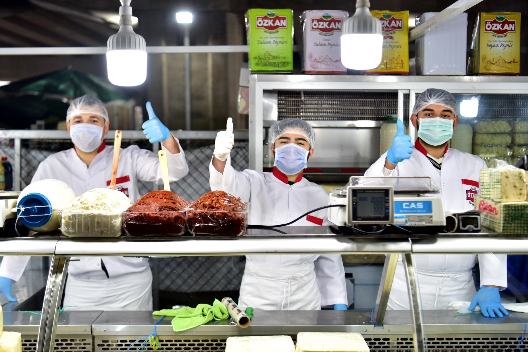 Bornova’da yarım milyon ücretsiz maske dağıtıldı