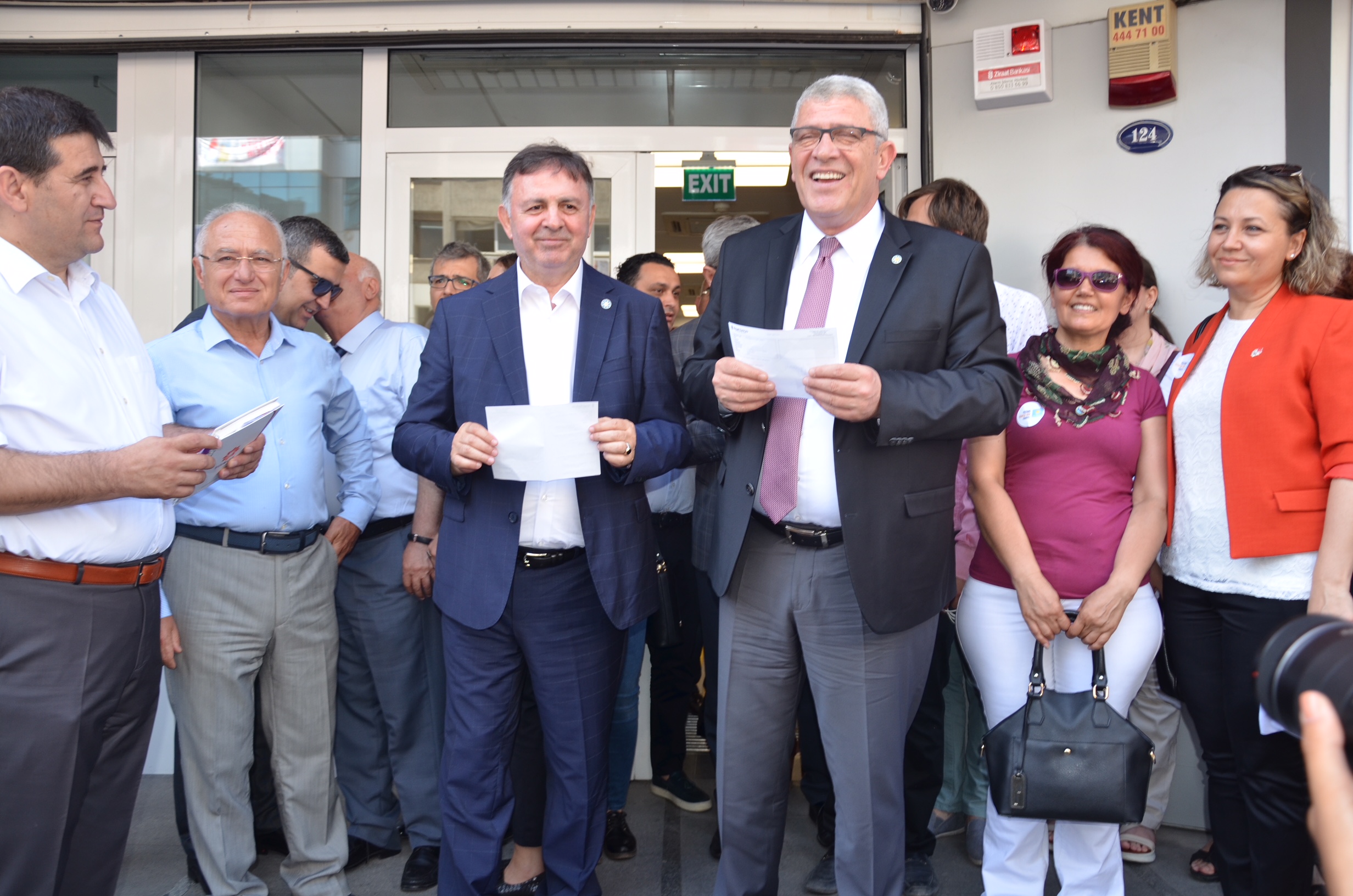 İYİ Partili Dervişoğlu’ndan iktidara '2002' çıkışı: İzmir’de yüzde 18 alırsa öpsün başına koysun!