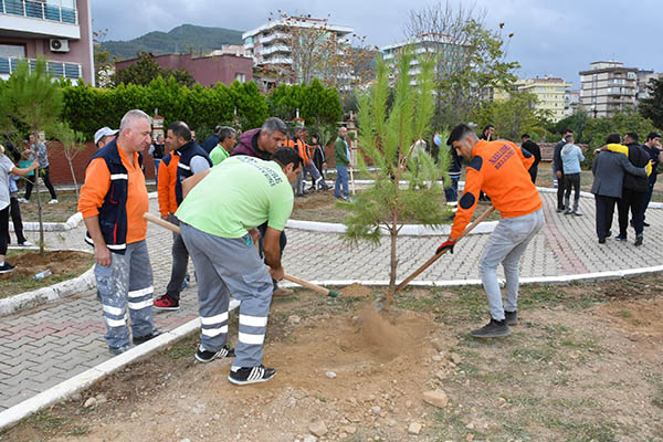 Narlıdere'de işçiler için 200 fidan