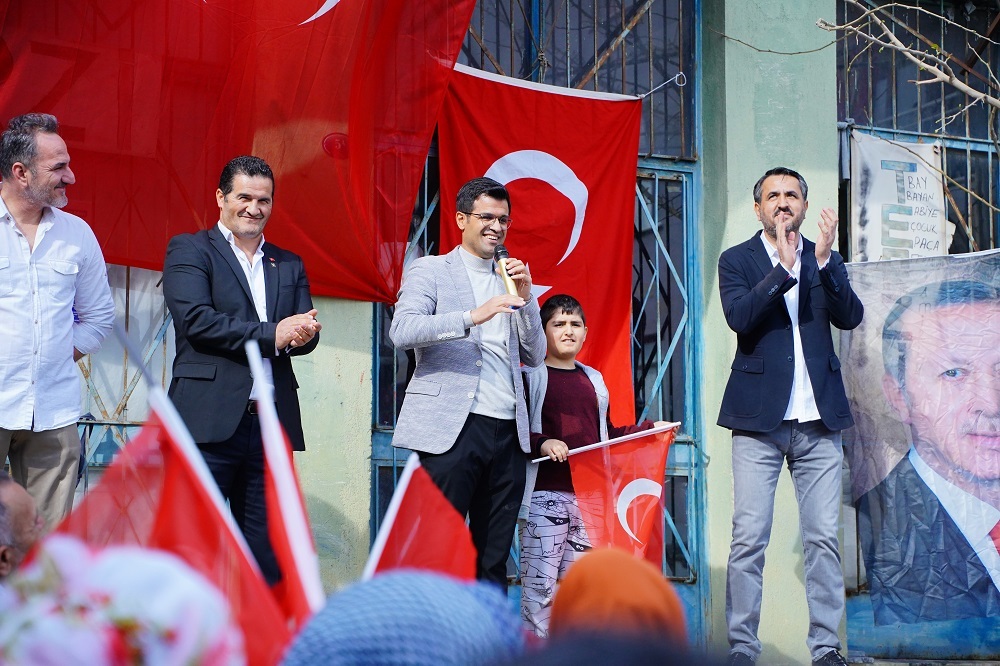 Bayraklı, Başkan Adayı Kırkpınar'ı bağrına bastı