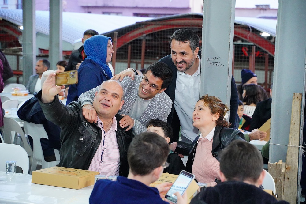 Bayraklı, Başkan Adayı Kırkpınar'ı bağrına bastı