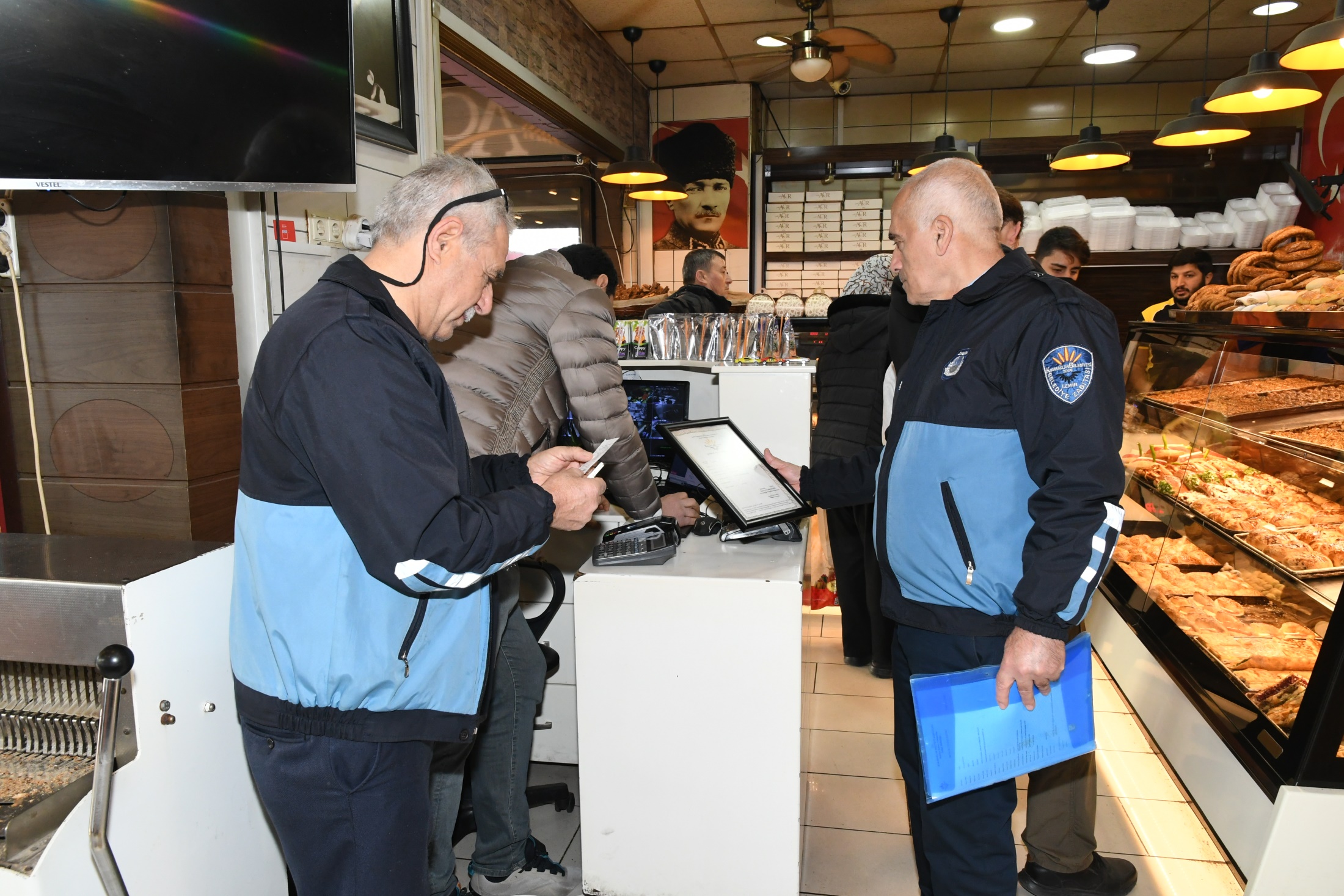 Karabağlar Belediyesi'nden işletmelere yılbaşı denetimi