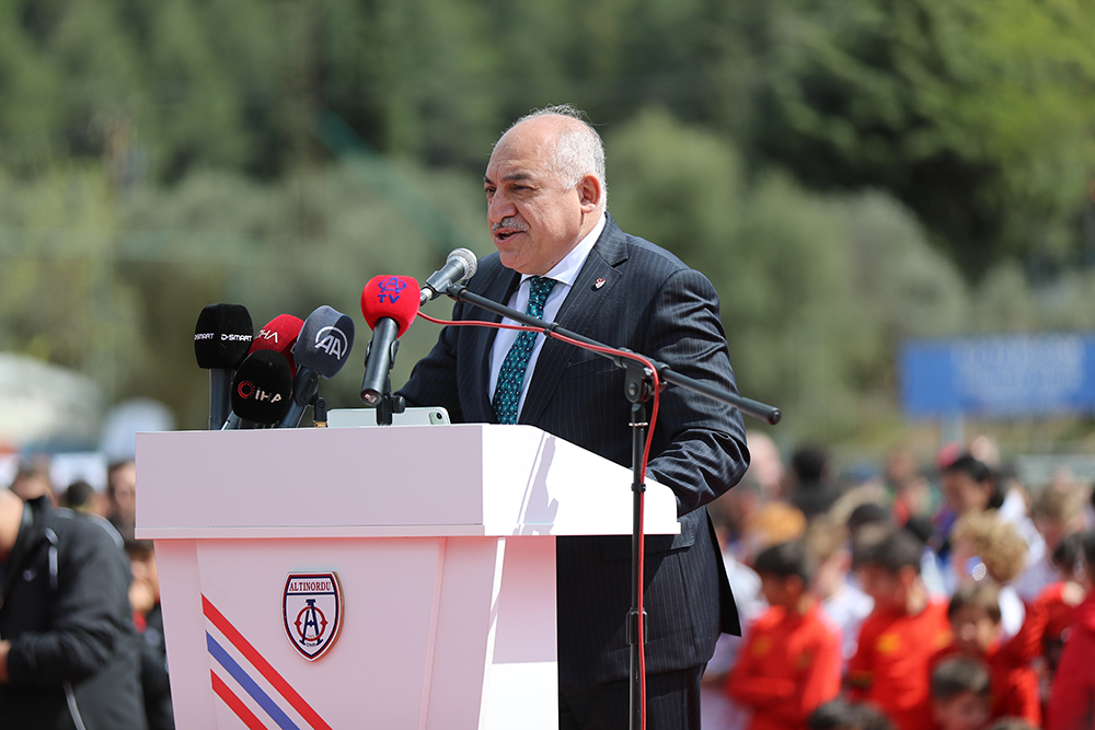 İzmir'de U12 şöleni: Futbolun geleceği İzmir sahnesinde!