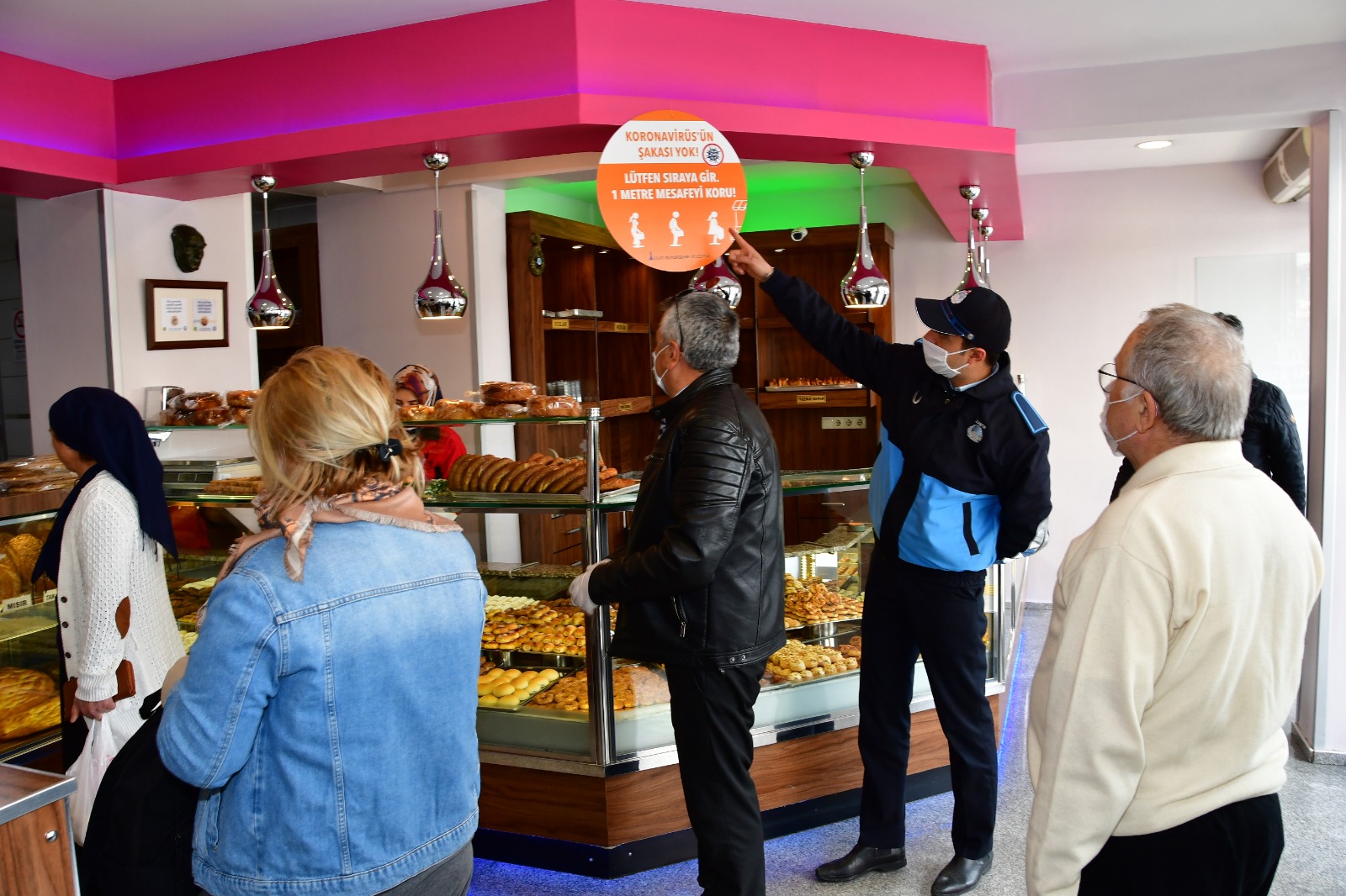 Narlıdere Zabıtası koronaya denetimlerini sürdürüyor... Canla başla çalışıyorlar!