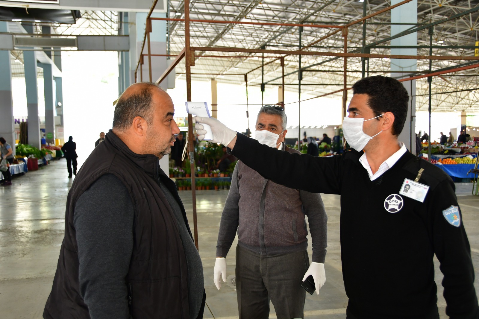 Narlıdere Zabıtası koronaya denetimlerini sürdürüyor... Canla başla çalışıyorlar!