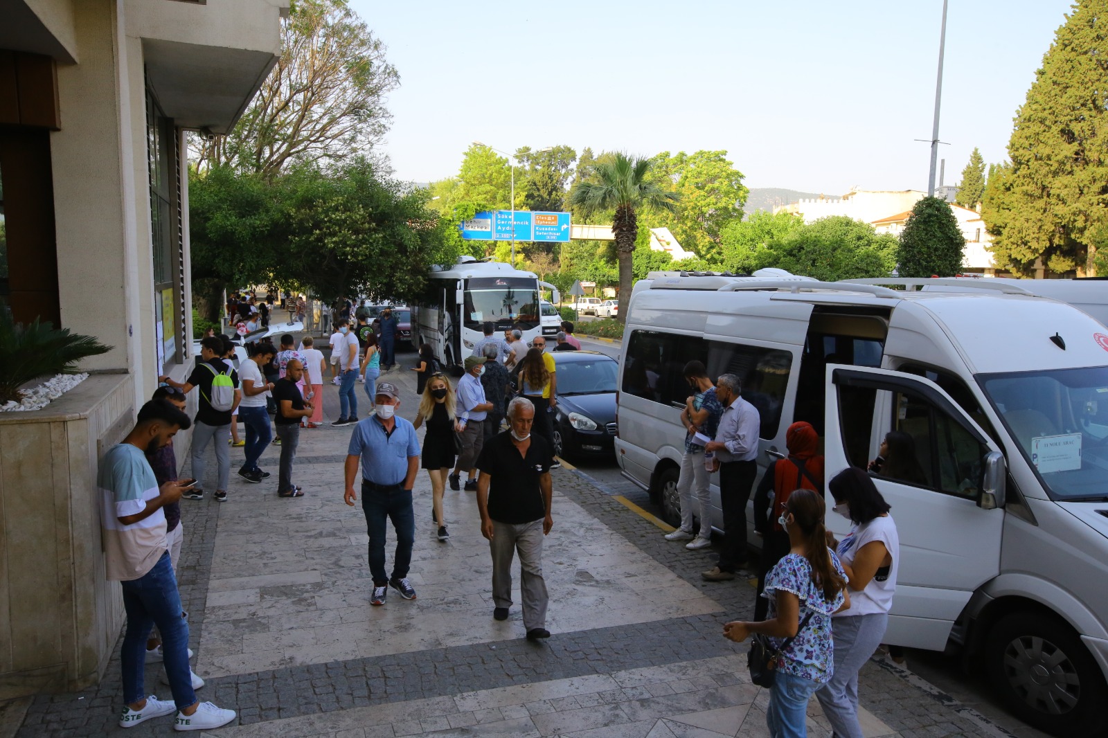 BAŞKAN SENGEL ÜNİVERSİTE ADAYLARINI SINAVA UĞURLADI