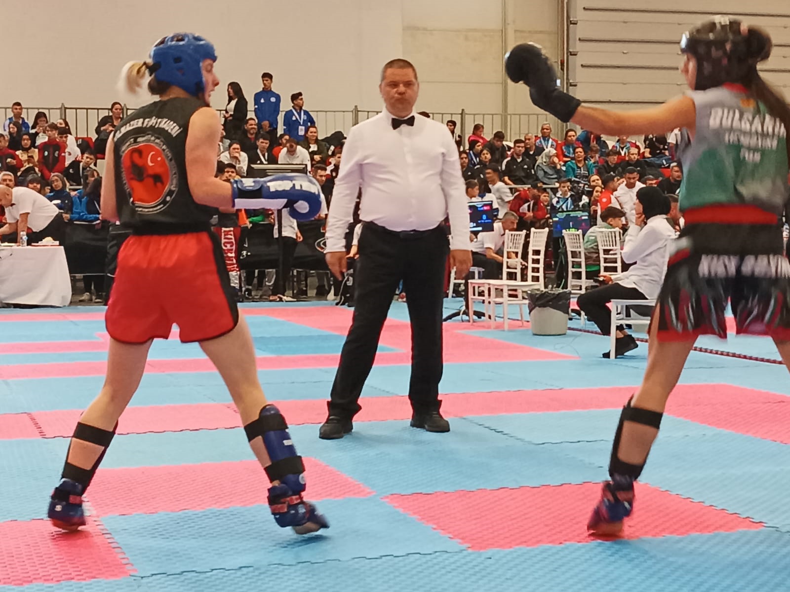 İZMİRLİ MİLLİ -ANTRENÖR MİLLİ HAKEM AHMET BEREKET DÜNYA KICK BOKS KUPASINDA HAKEM OLARAK GÖREV ALDI…