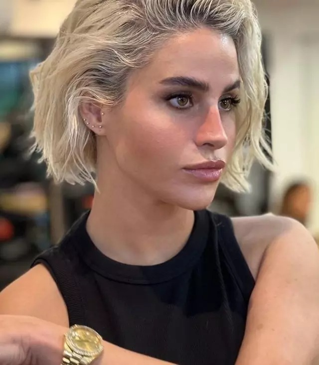 Büşra Pekin estetikli hali ve kısa saçlarıyla bambaşka biri oldu! Sosyal medyanın diline düşünce...