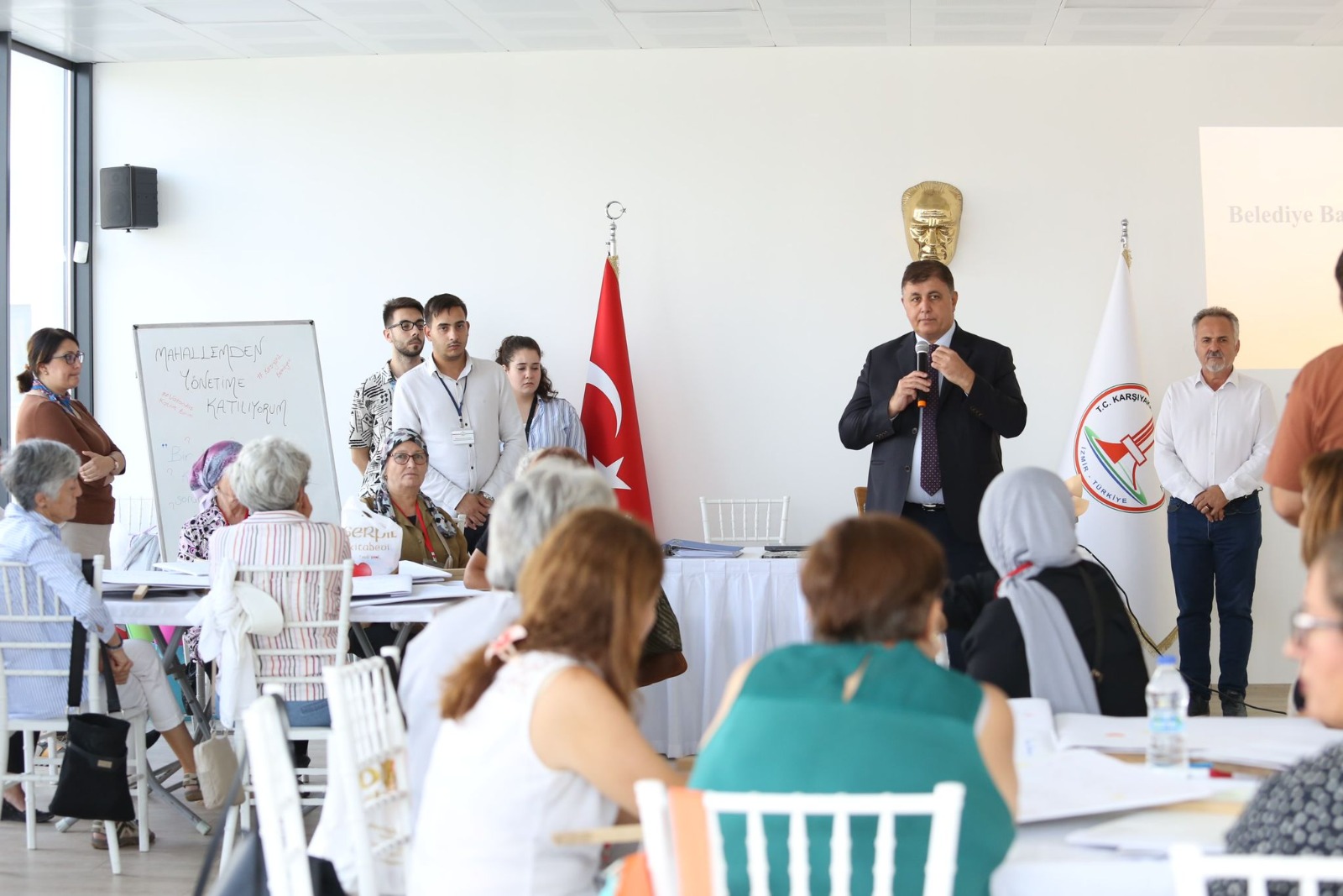 Başkan Tugay Karşıyakalı kadınlarla buluştu:    “Kadınların kent yönetiminde aktif olmalarını önemsiyoruz”