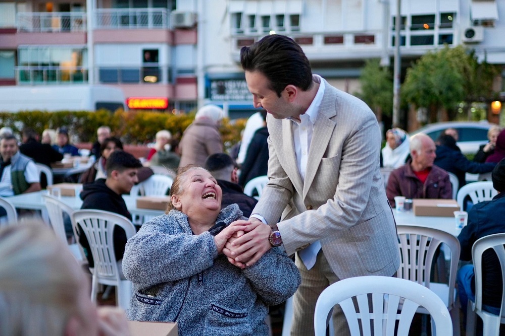Çiftçioğlu’ndan Karşıyakalı çocukları ve ailelerini sevindiren projeler