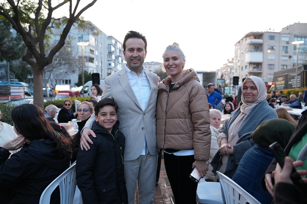Çiftçioğlu’ndan Karşıyakalı çocukları ve ailelerini sevindiren projeler