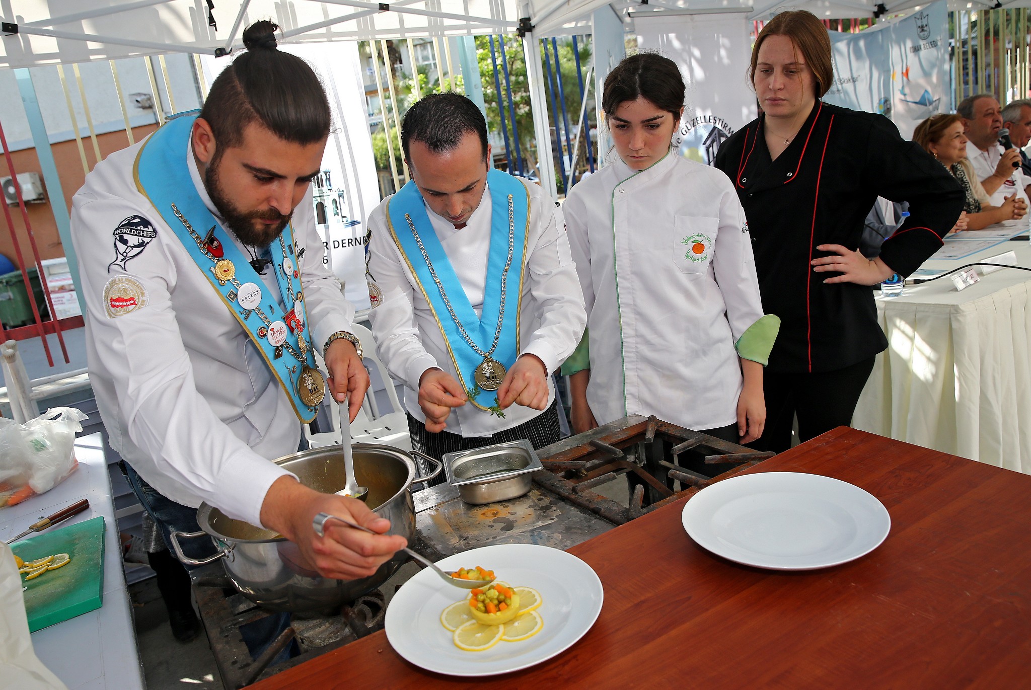 Alsancak Şenliği’ne renkli kapanış