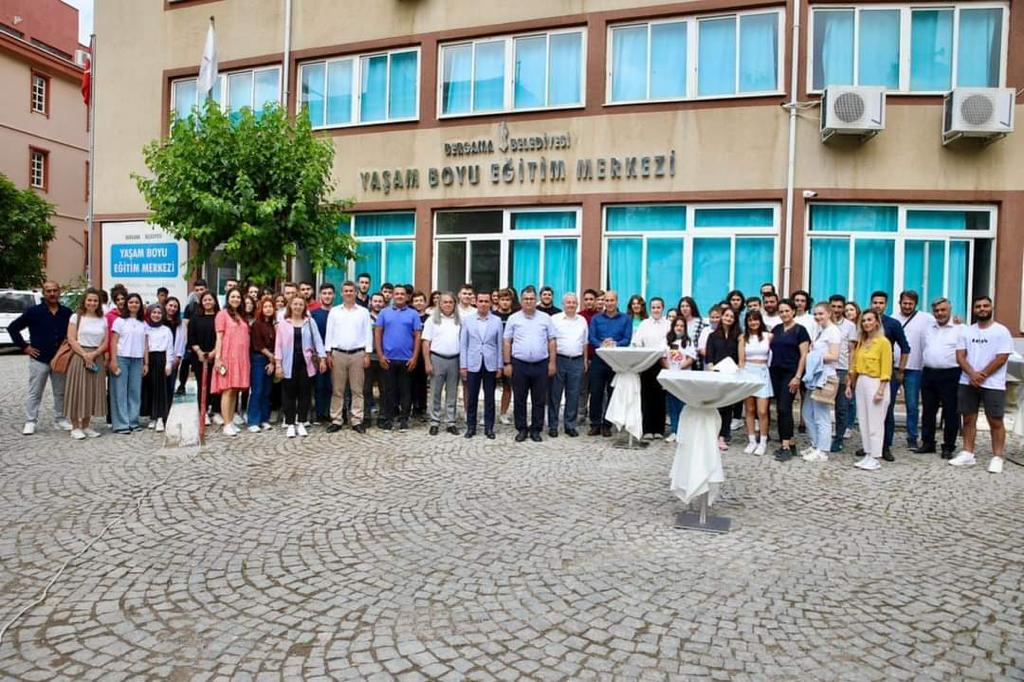 Bergama Belediyesi'nin kursu üniversiteli yaptı